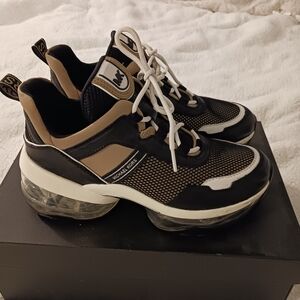 Olympia Extreme Leather and Scuba Trainer Size 9